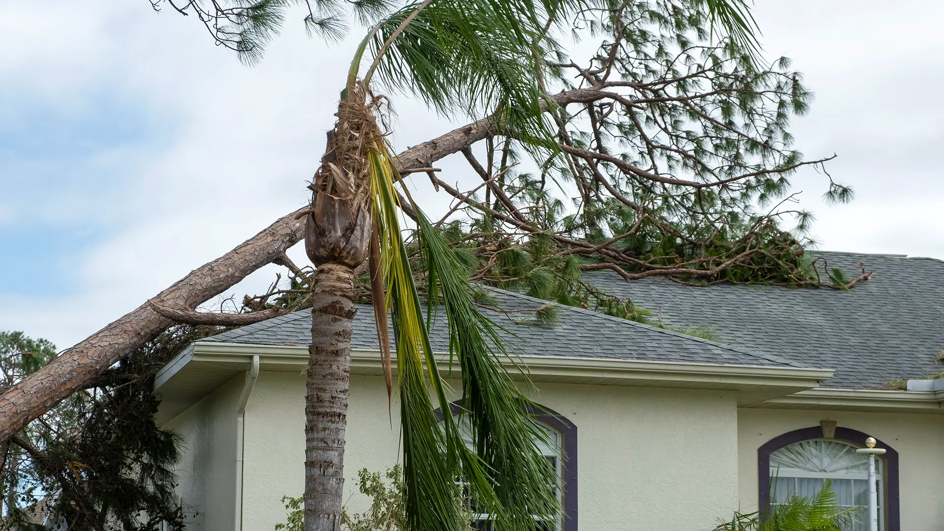 robertson-roofing-_0005_hurricane-storm-roof-damage-repair-fort-myers-florida